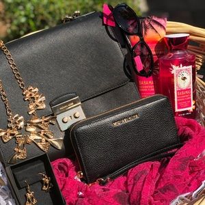 Handbag and wallet set. SOLD OUT on this design!